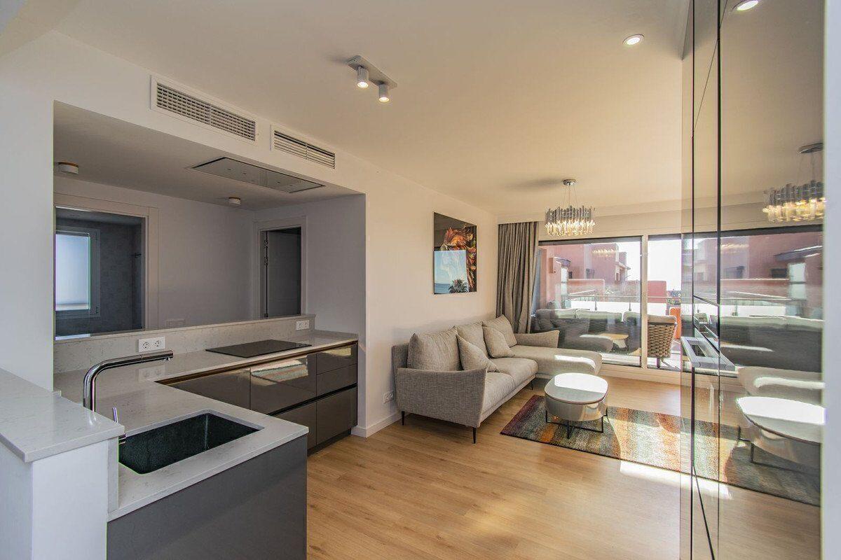 Penthouse 3 dormitoare în New Golden Mile 9