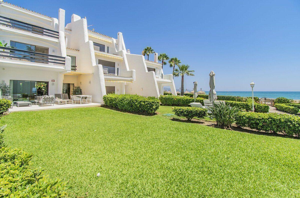 Casă cu 4 dormitoare pe malul mării în Golden Mile, Marbella
