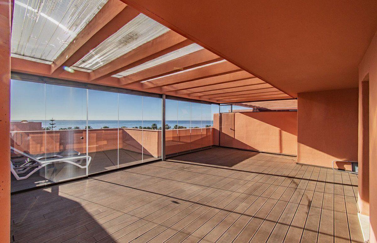 Penthouse 3 dormitoare în New Golden Mile 4