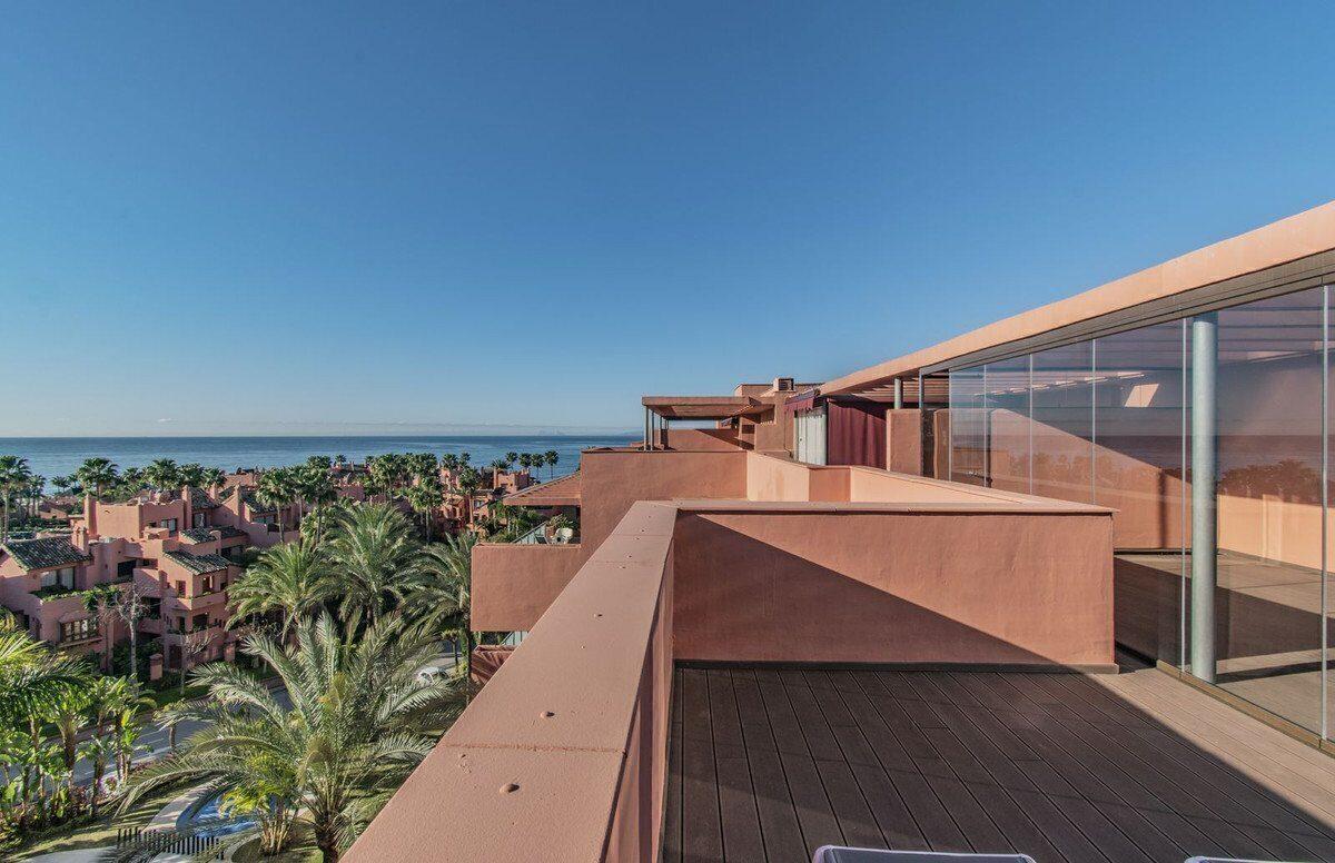 Penthouse 3 dormitoare în New Golden Mile 7