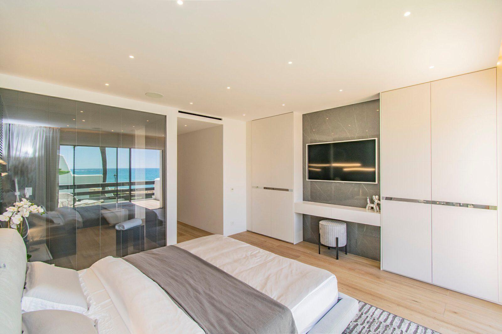 Casă cu 4 dormitoare pe malul mării în Golden Mile, Marbella 12