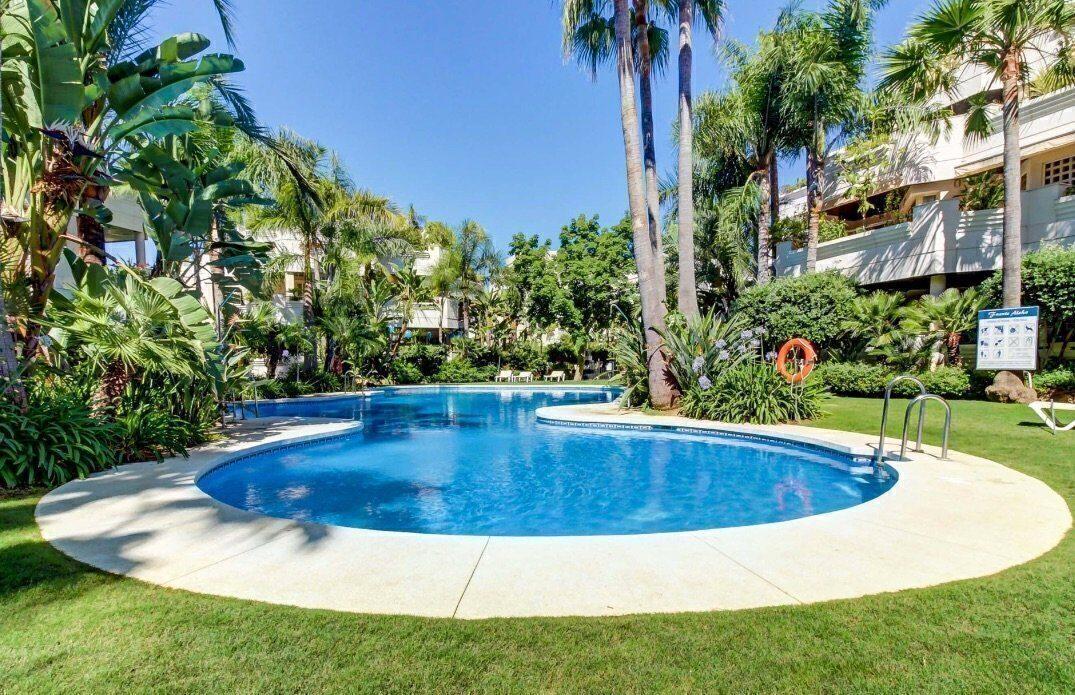 Parter spațios cu 4 dormitoare în Nueva Andalucia, Marbella