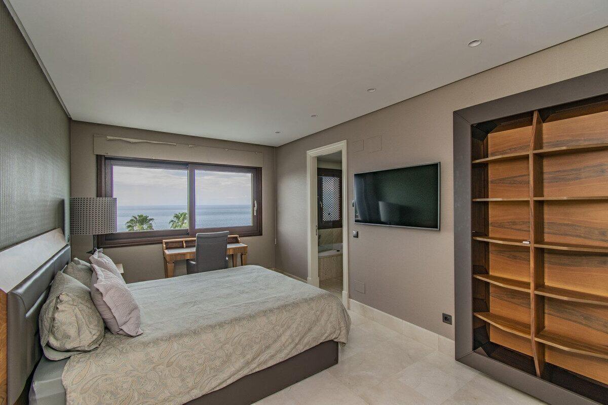 Penthouse cu 5 dormitoare pe malul mării în Estepona 3