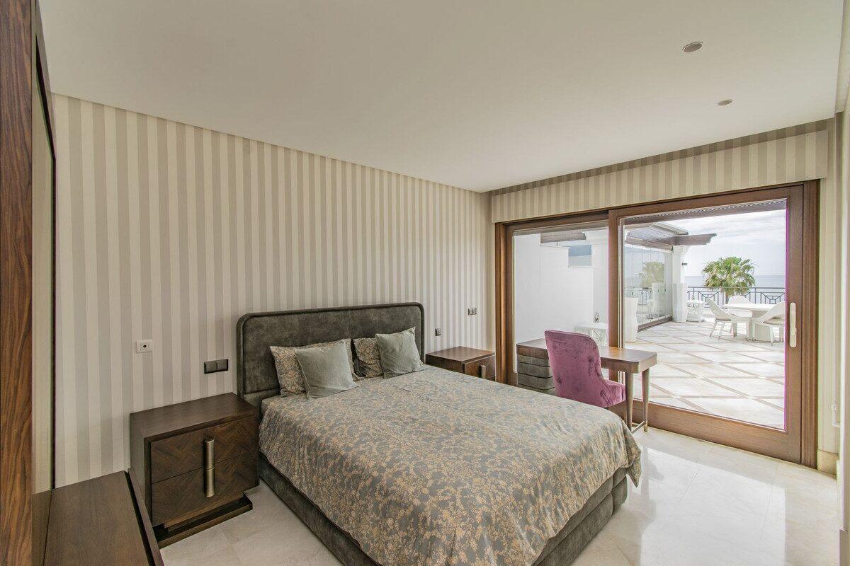 Penthouse cu 5 dormitoare pe malul mării în Estepona 9