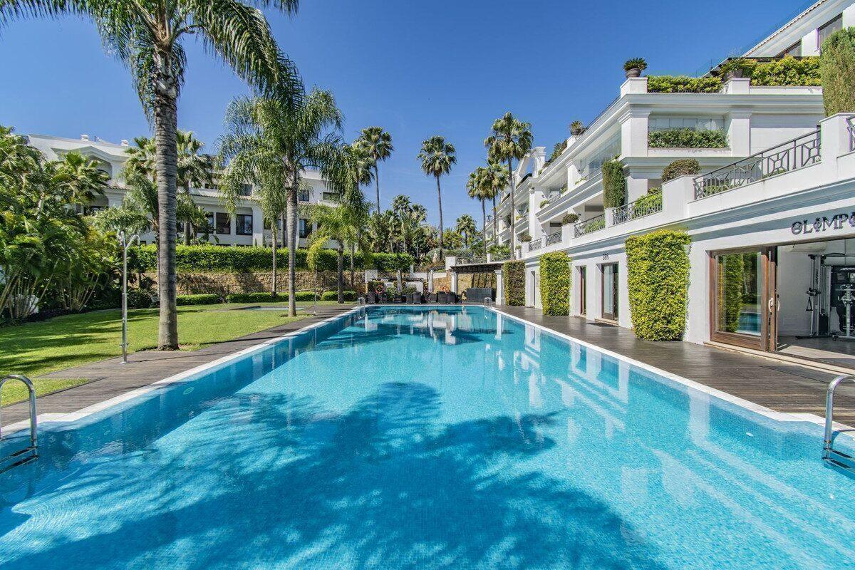 Penthouse cu 5 dormitoare pe malul mării în Estepona 15