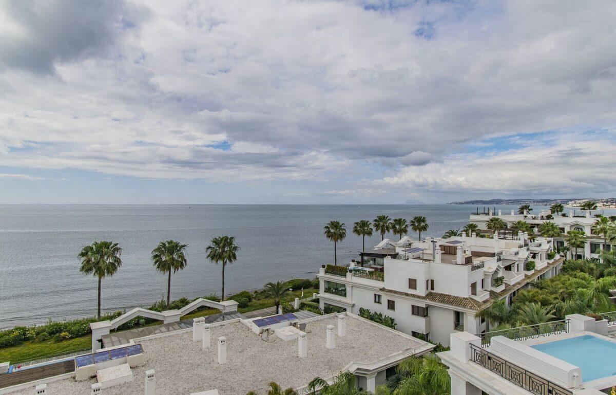 Penthouse cu 5 dormitoare pe malul mării în Estepona 17