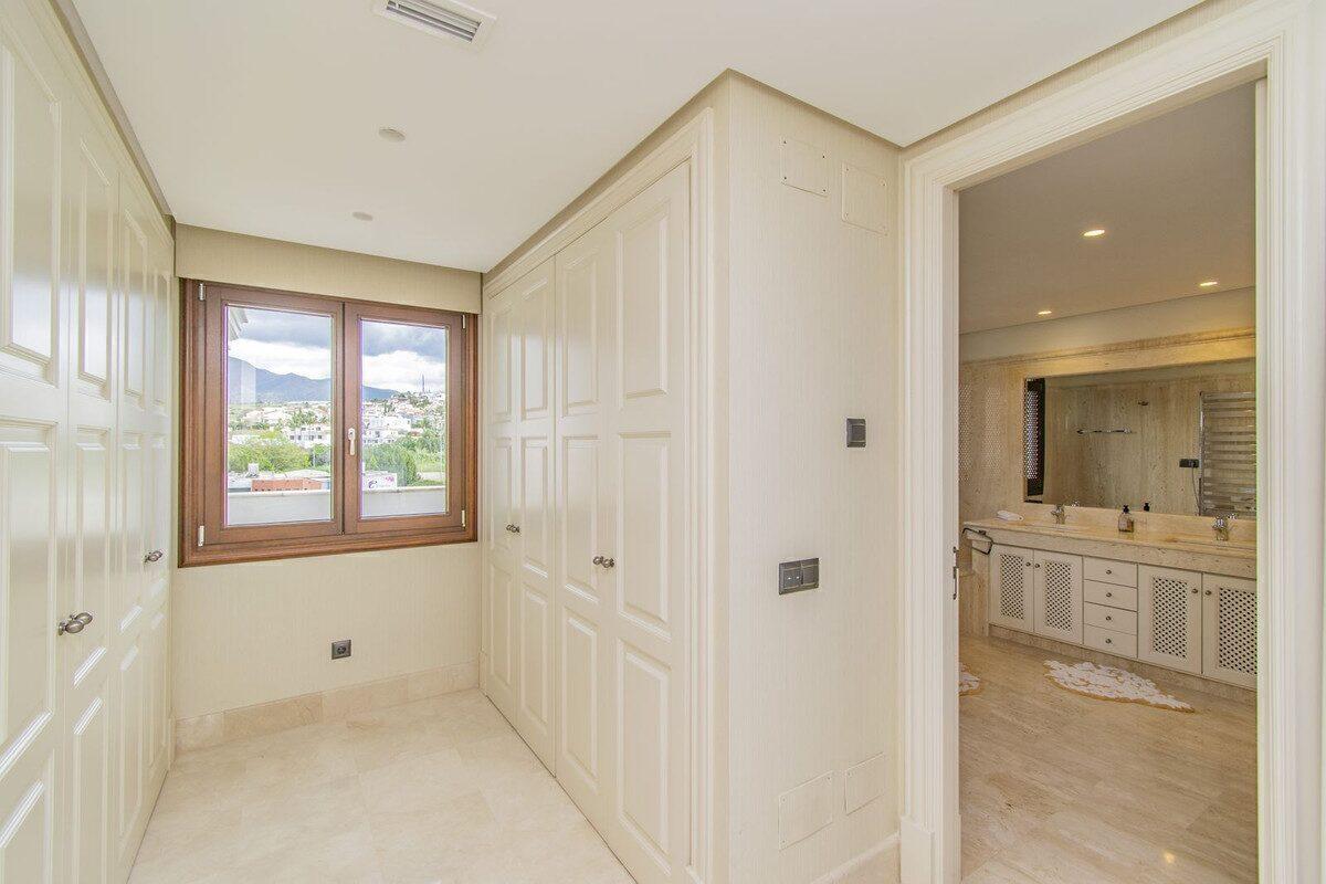 Penthouse cu 5 dormitoare pe malul mării în Estepona 18