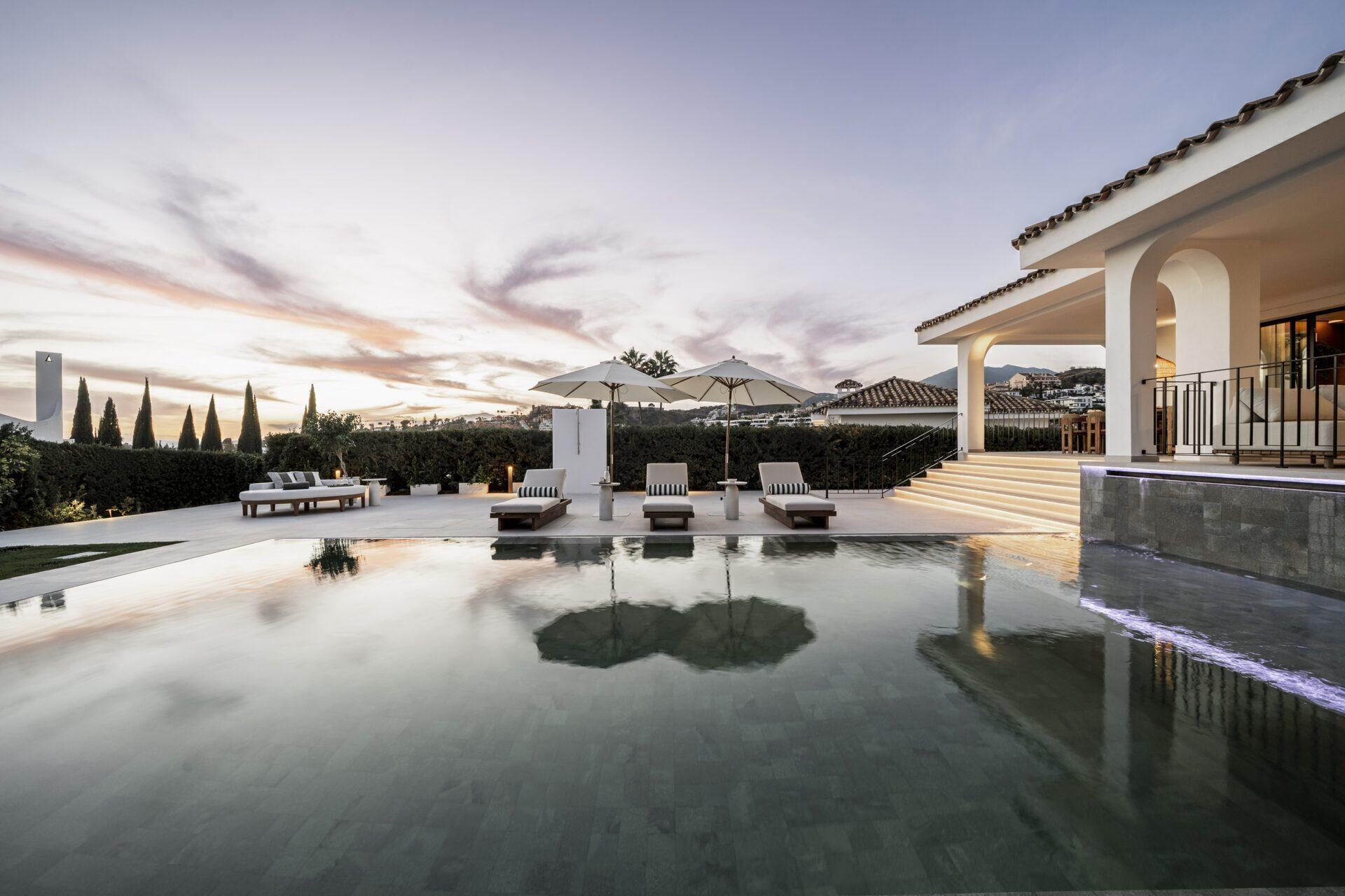 Vilă cu 5 dormitoare recent renovată în Nueva Andalucia 9
