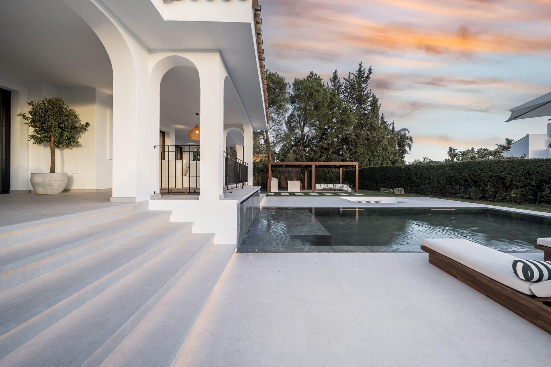 Vilă cu 5 dormitoare recent renovată în Nueva Andalucia 10