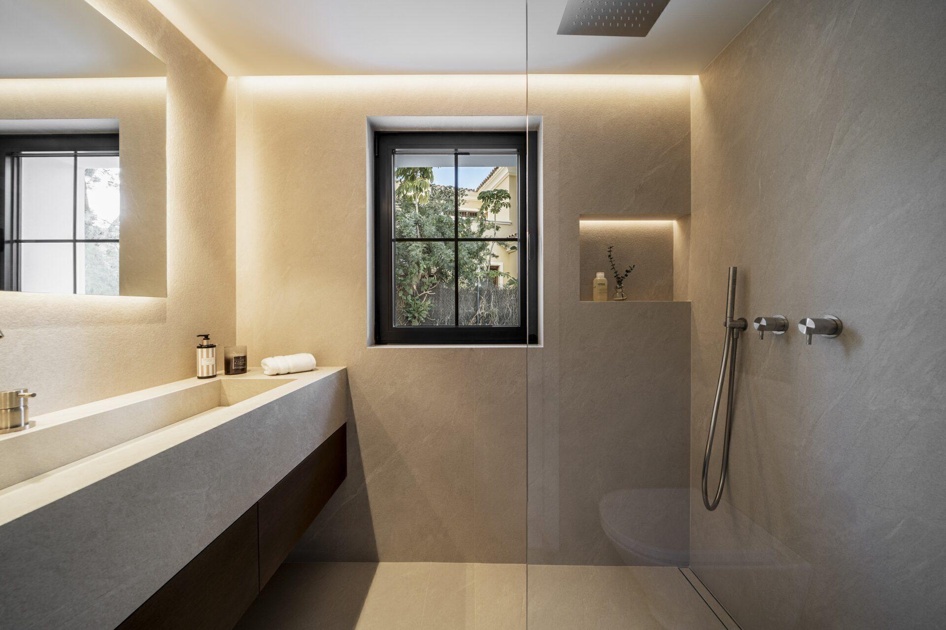 Vilă cu 5 dormitoare recent renovată în Nueva Andalucia 36