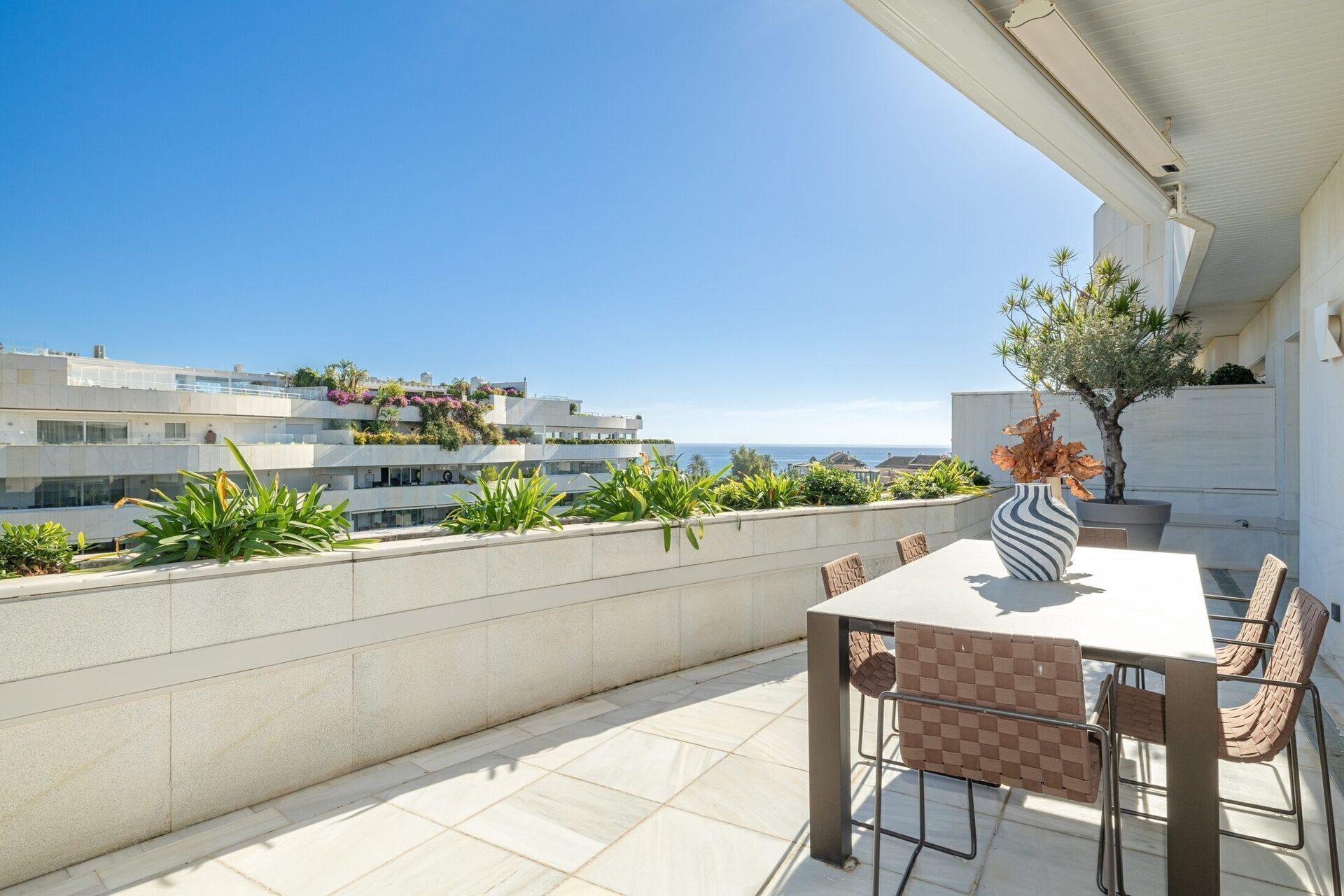 Magnific penthouse duplex cu 4 dormitoare și vedere la mare în Puerto Banús 5