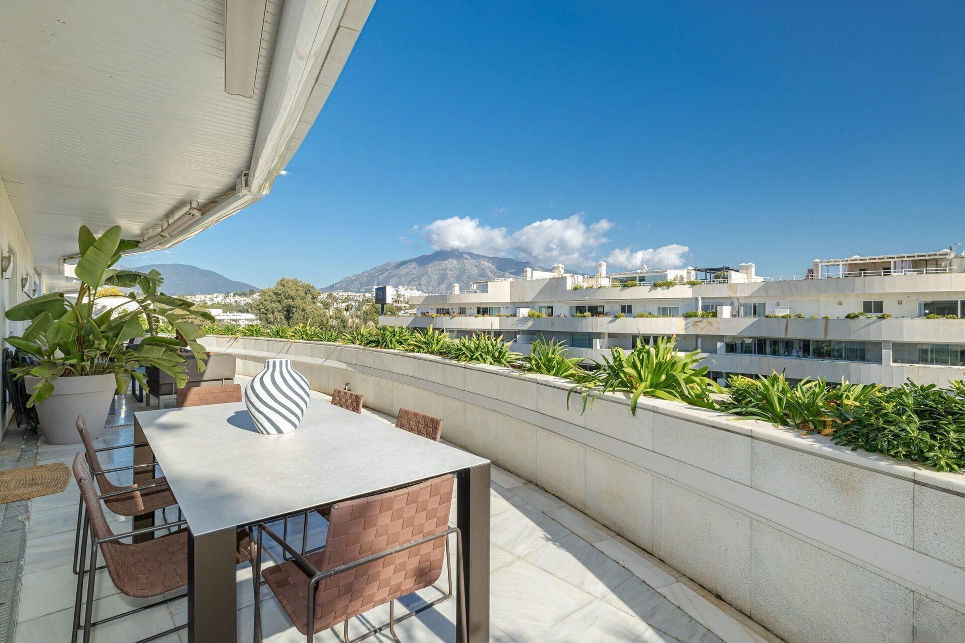 Magnific penthouse duplex cu 4 dormitoare și vedere la mare în Puerto Banús 8