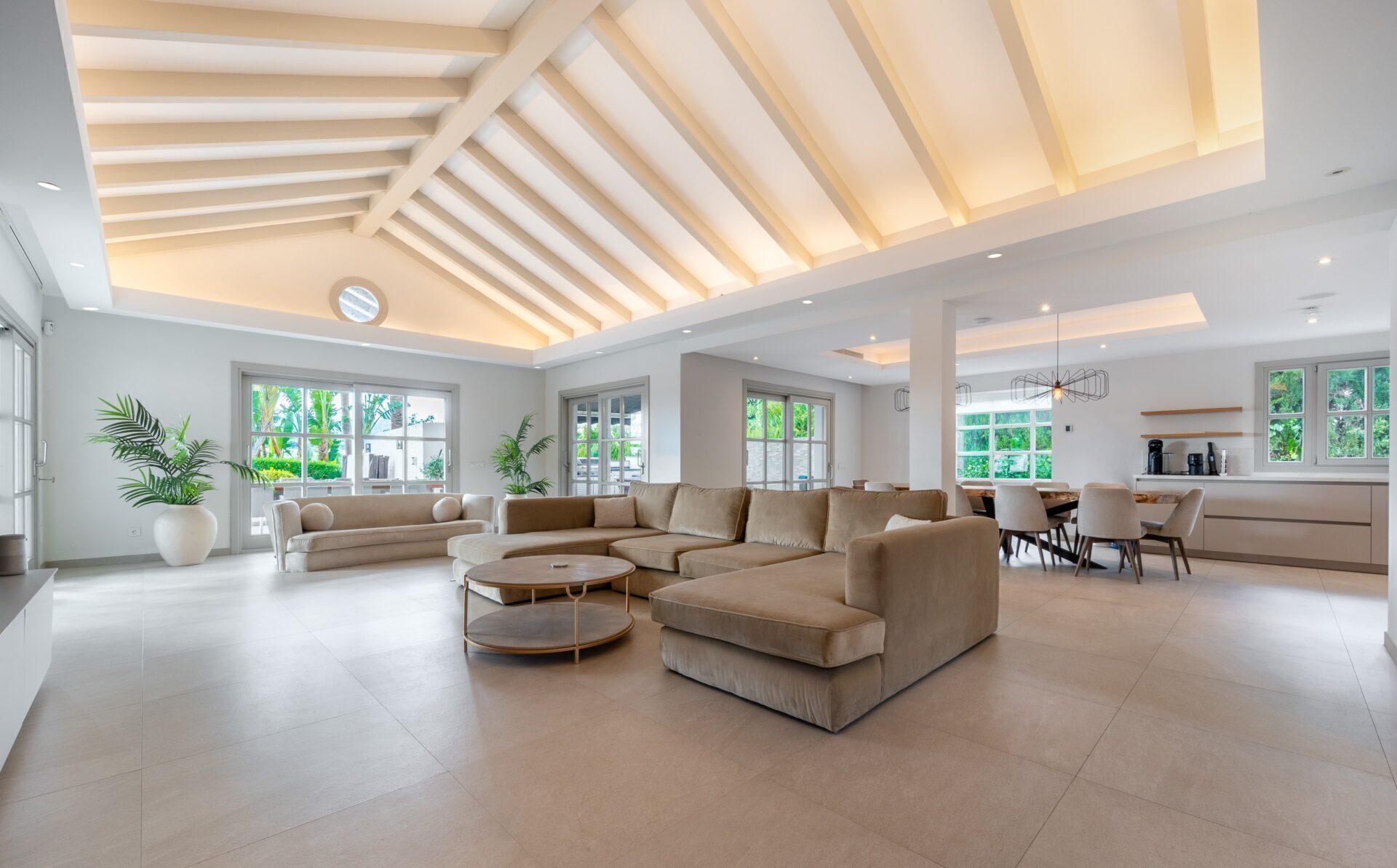 Vilă de lux Nueva Andalucia în prima linie de golf Los Naranjos 10