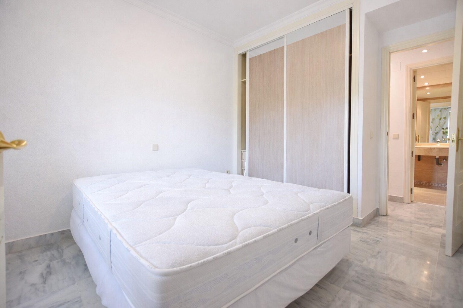 Apartament cu 2 dormitoare în Nueva Andalucia 11