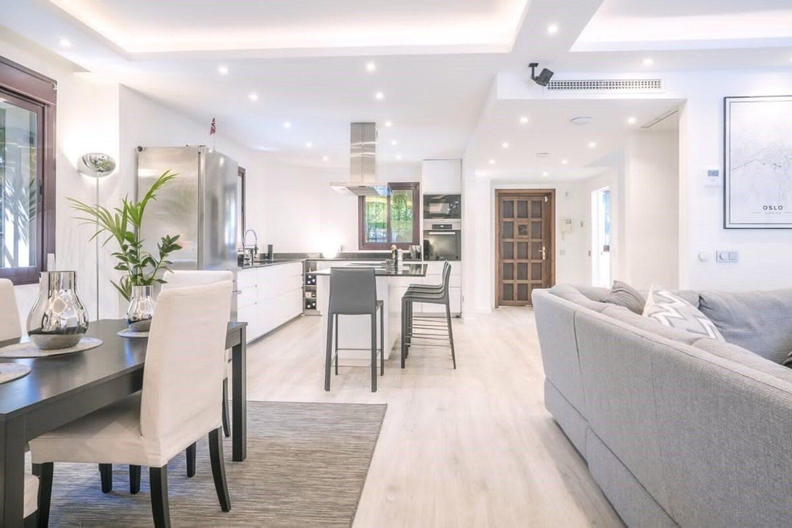 Vilă cu 4 dormitoare în Jardines de las Lomas 14