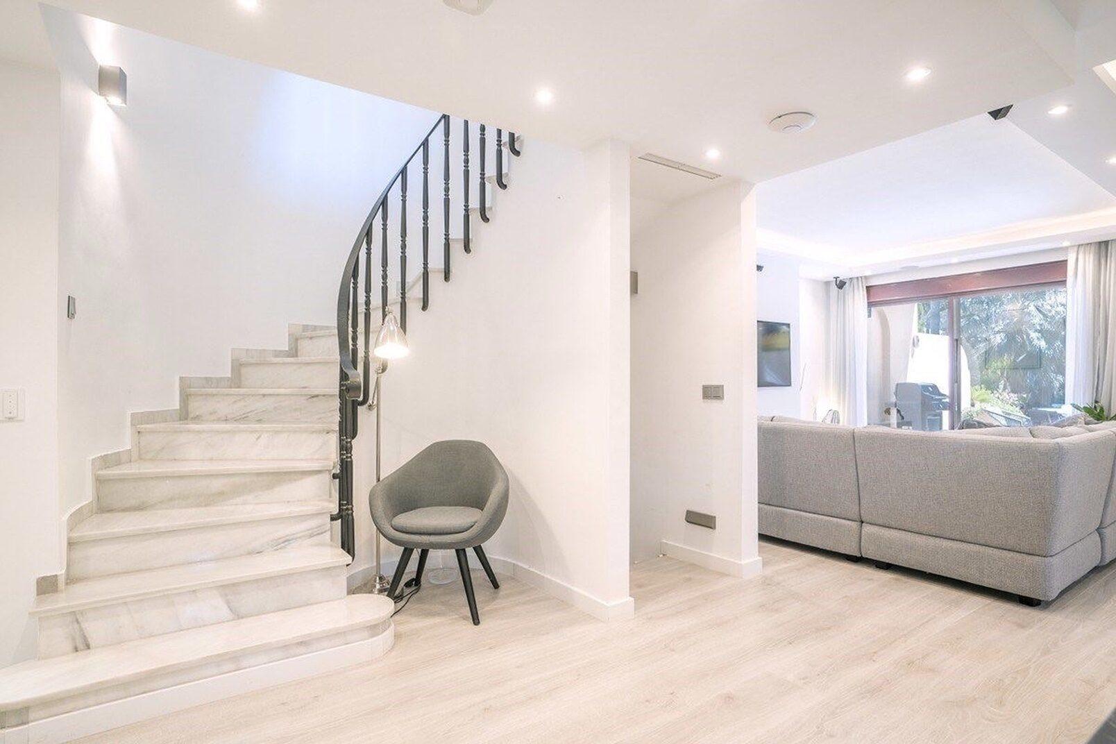 Vilă cu 4 dormitoare în Jardines de las Lomas 7