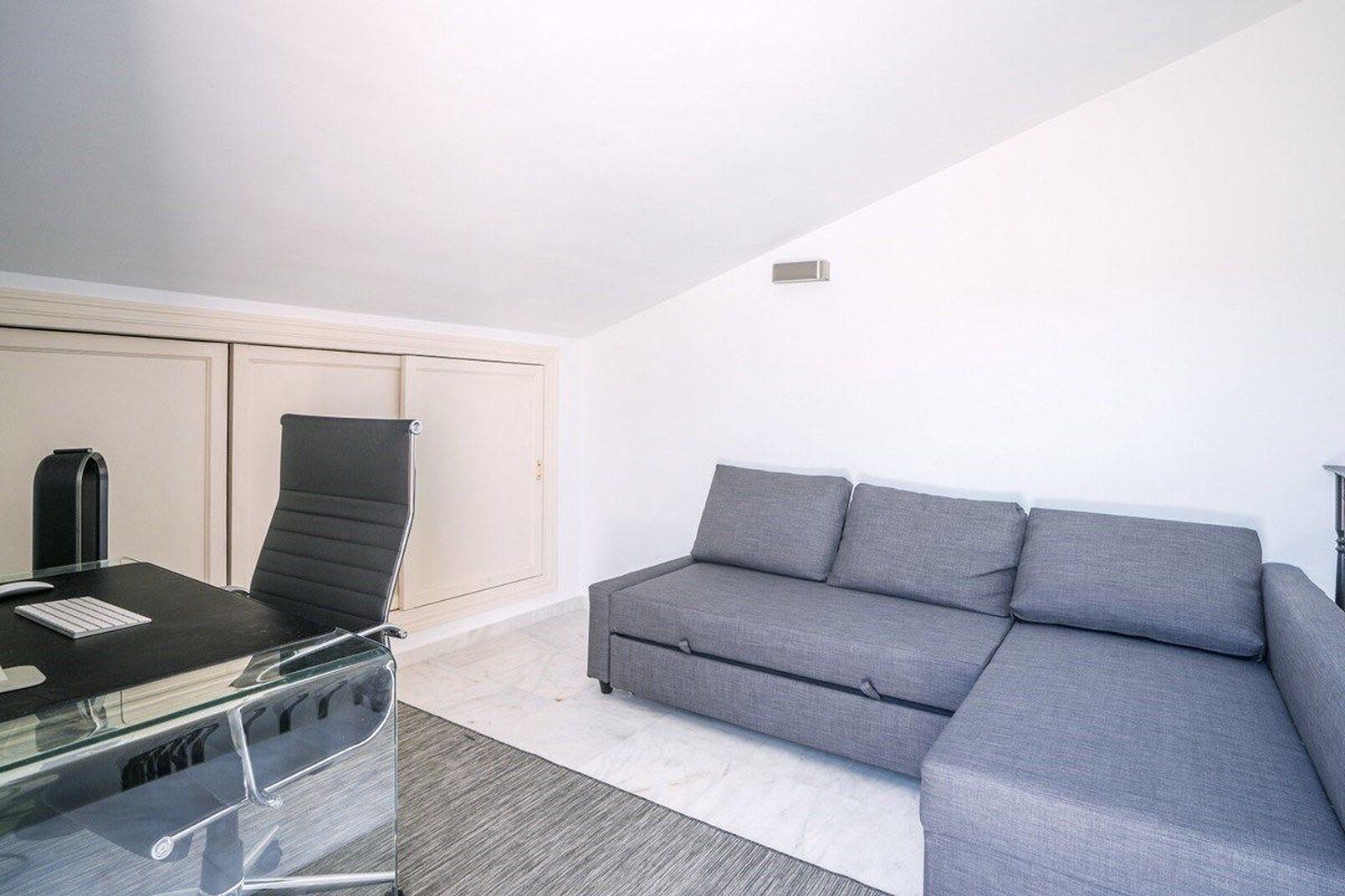 Vilă cu 4 dormitoare în Jardines de las Lomas 15