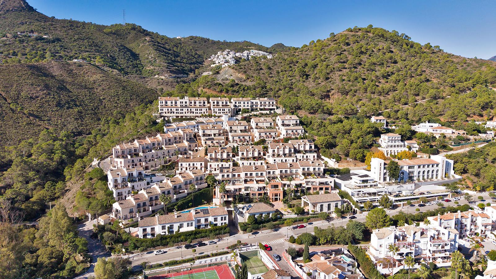 Townhouse cu 4 dormitoare în El Casar, Benahavis 16